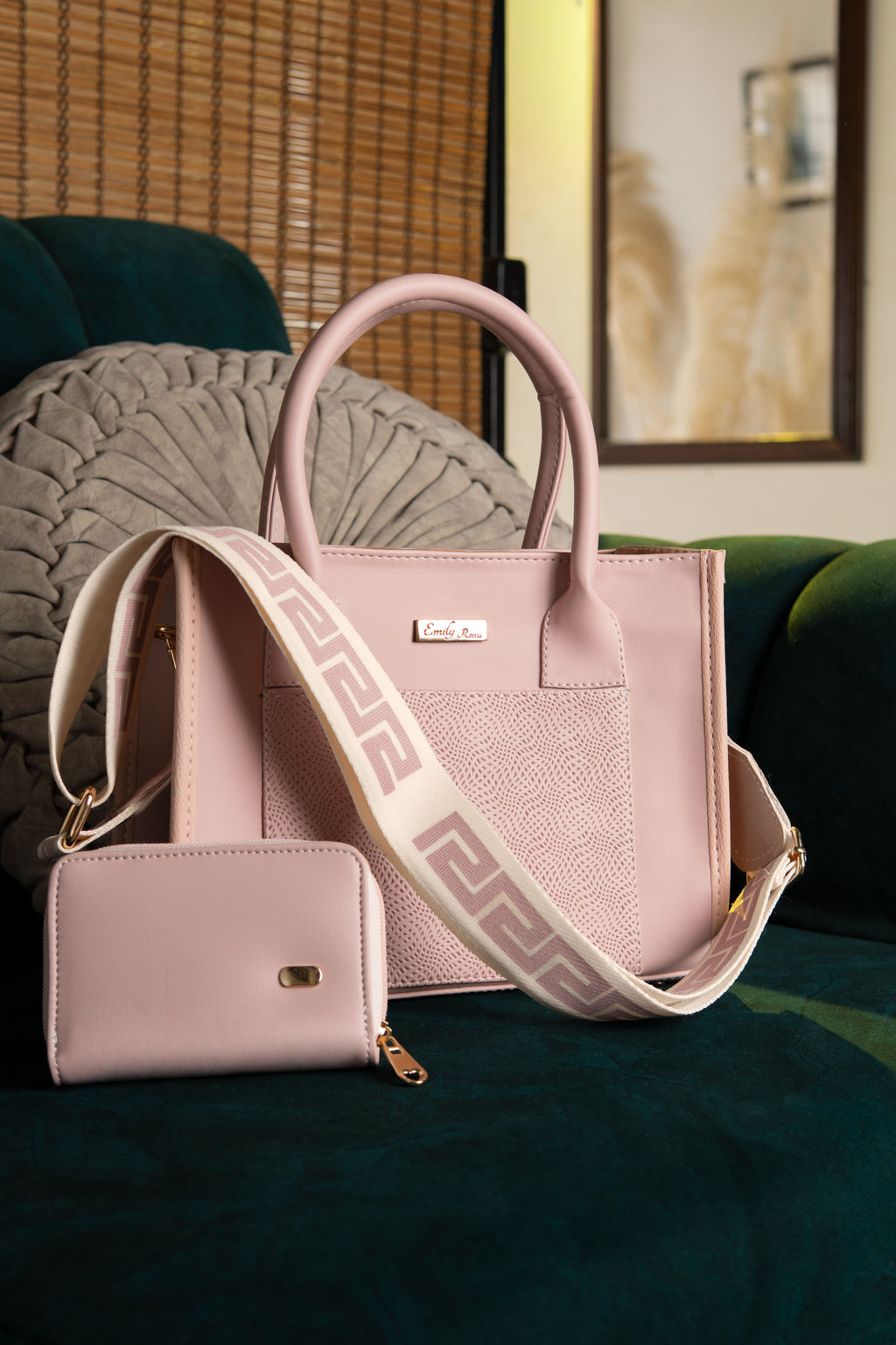 Bolso pequeño para mujer con billetera incluida, correa larga en reata y diseño elegante. Resistente, práctico y perfecto para uso diario.