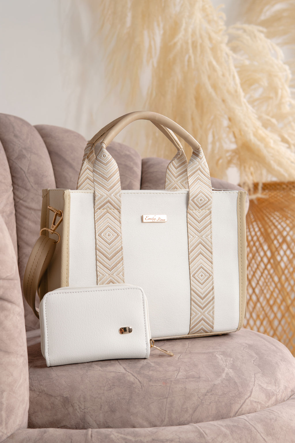 Bolso compacto con espacio para tablet y billetera